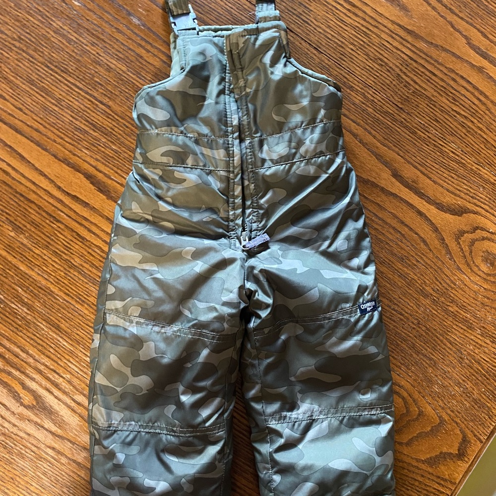 OshKosh b’gosh 2T Camo Snow Bibs